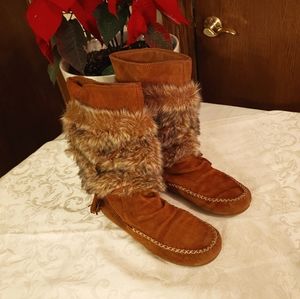 Minnetonka fur & leather moccasin boots sz 10
